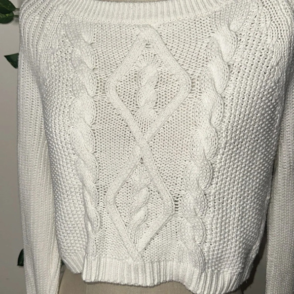 Express Cropped White Sweater - Picture 4 of 10